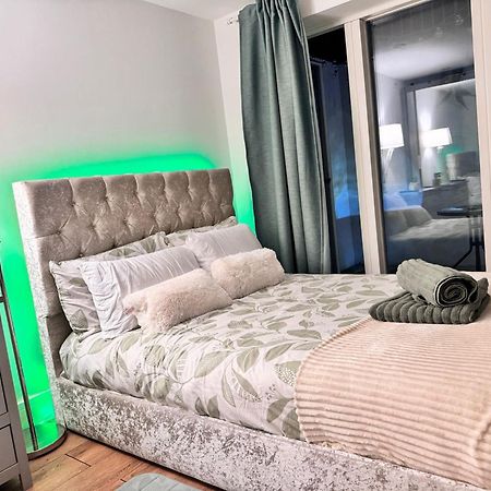 Tropical Room With Private Bathroom And Patio Лондон Екстериор снимка